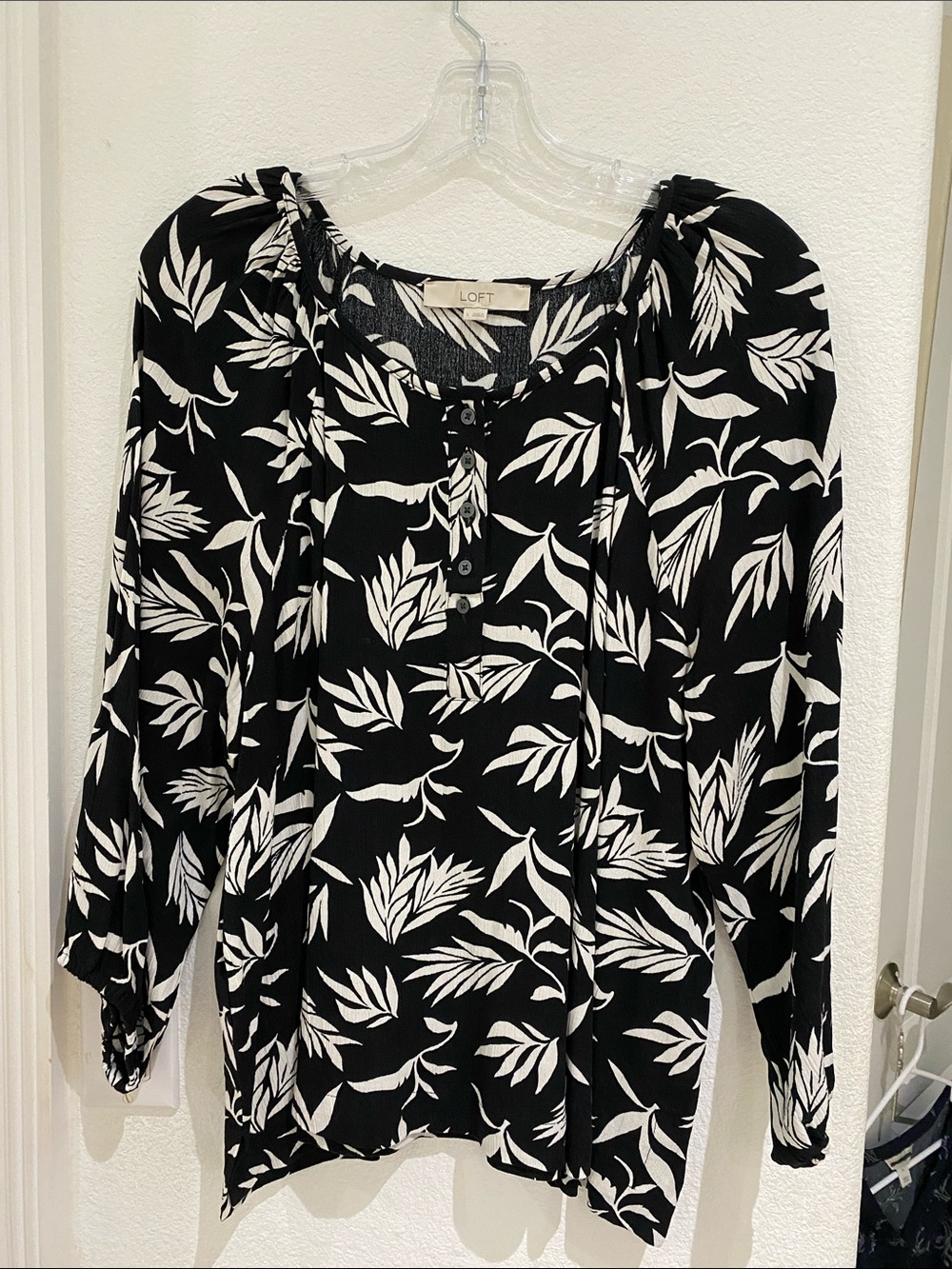 LOFT Black and White Tropical Floral 3/4 Sleeve Blouse - Like New - Size L